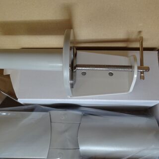 ●激安！●電話スタンド（２セットあります）●未使用（開封のみ）●頂き物で、使用しませんので必要な方にお譲りいたします●￥１００円（１セット）、１５０円（２セット）●の画像