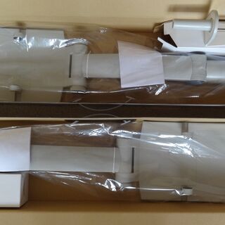 ●激安！●電話スタンド（２セットあります）●未使用（開封のみ）●頂き物で、使用しませんので必要な方にお譲りいたします●￥１００円（１セット）、１５０円（２セット）●の画像