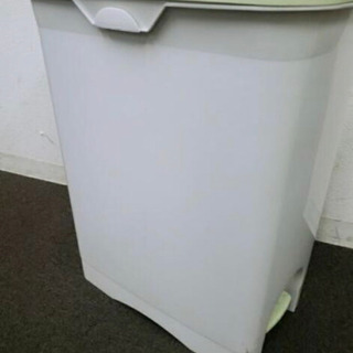 ペダル式ゴミ箱　2個ありますの画像
