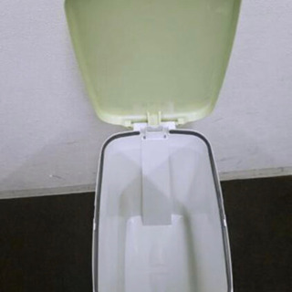ペダル式ゴミ箱　2個ありますの画像