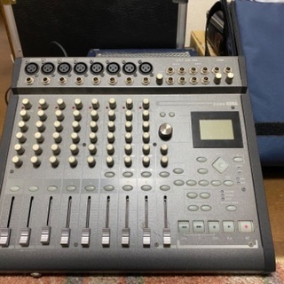 KORG  D888