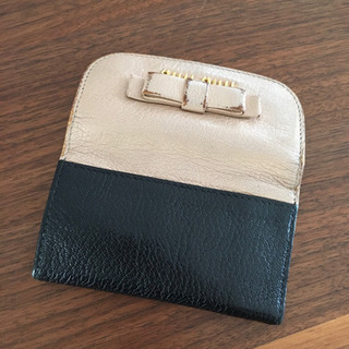 miumiuキーケースの画像