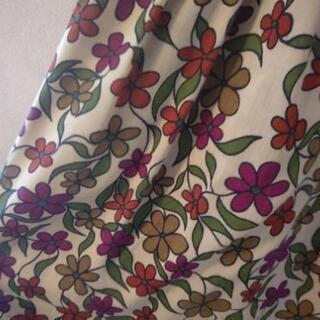 【売約済】シックな花柄のスカートの画像