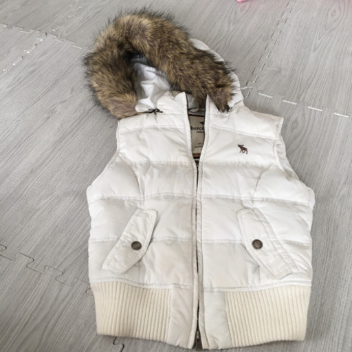 可愛い☆美品☆白☆ダウンベストAbercrombie&Fitch  袖なし！
