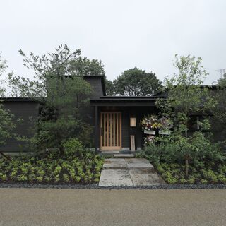 10月から時給UP！ホールスタッフ｜未経験◎まるで美術館⁉︎落ち着いてオシャレなうなぎ専門店の画像