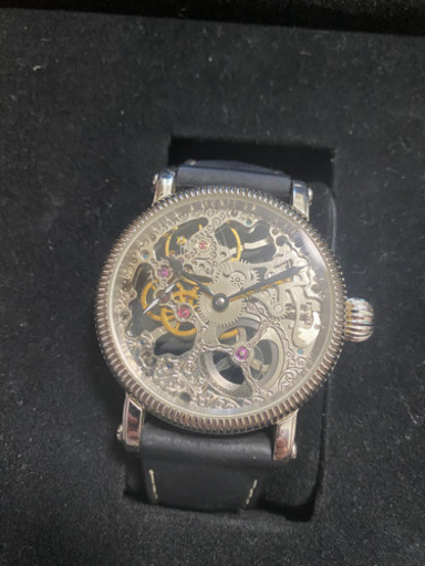 手巻き式腕時計　ARCA FUTURA