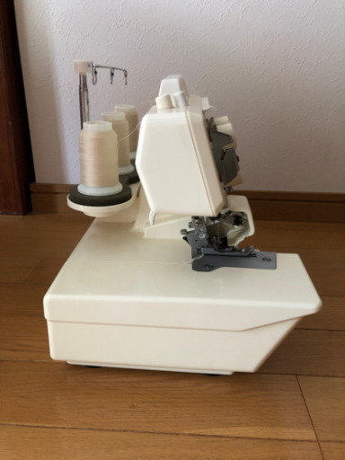 ロックミシン  JUKI MO-523（箱あり）