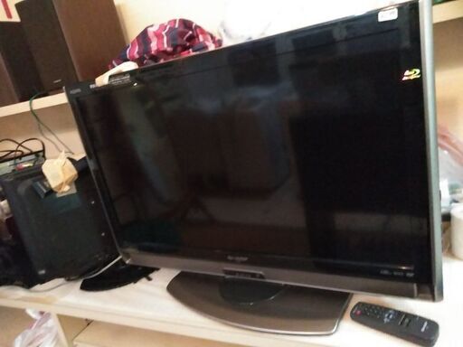 32型ブルーレイ内蔵テレビシャープ別館倉庫場所浦添市安波茶においてあります