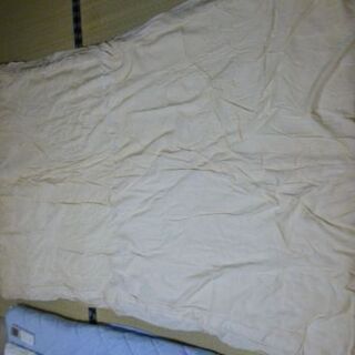 今天日に干しています。お問合せがないなら捨てます。掛け布団中古シングル　手渡しのみの画像