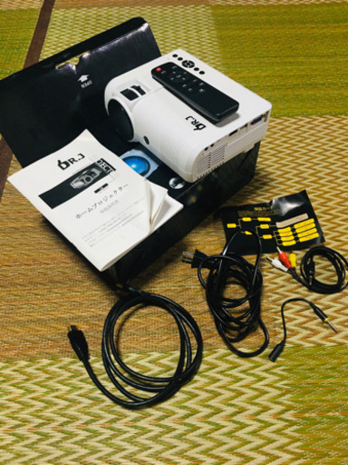 【受け取り予定者決まりました】プロジェクター スピーカー内蔵（イヤホンジャックも有）、USB端子、TF，VGA，AV端子、HDMI