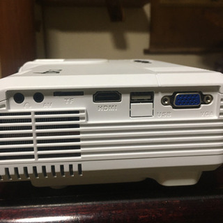 【受け取り予定者決まりました】プロジェクター スピーカー内蔵（イヤホンジャックも有）、USB端子、TF，VGA，AV端子、HDMIの画像