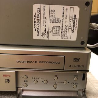 シャープ　地上・BS・110度CSデジタルチューナー内蔵　ハイビジョンレコーダー DV-HRD3　マニュアル3冊　ACアダプタ（UADP-A057WJZZ）付属　リモコン欠品　不具合ありのジャンク品の画像