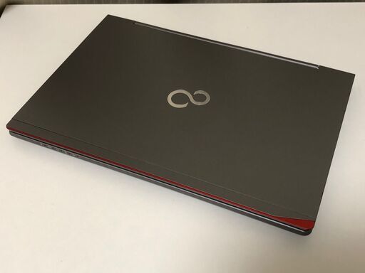 【おしゃれなメタリックシルバーのFujitsu製UltrabookPC】Core i5-5300U メモリ 4GB SSD 128GB