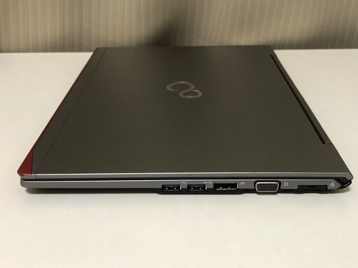 【おしゃれなメタリックシルバーのFujitsu製UltrabookPC】Core i5-5300U メモリ 4GB SSD 128GB