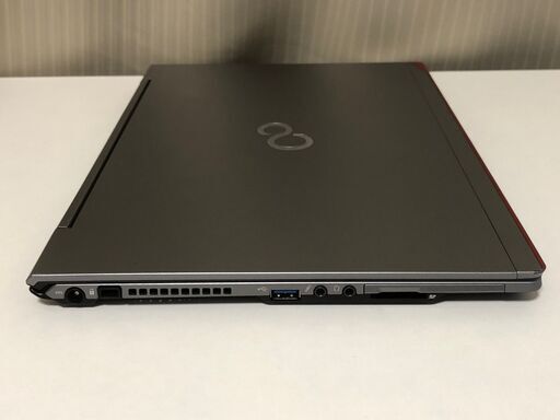 【おしゃれなメタリックシルバーのFujitsu製UltrabookPC】Core i5-5300U メモリ 4GB SSD 128GB
