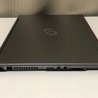 おしゃれなメタリックシルバーのFujitsu製UltrabookPC】Core i5-5300U 