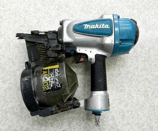 マキタ 常圧 90㎜ エア釘打機 釘打機 ワイヤ釘 エアツール AN902 ケース付き ☆ PayPay(ペイペイ)決済可能 ☆ 札幌
