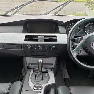 BMW525i ツーリング　Mスポーツ　ホワイト 　値下げします！の画像