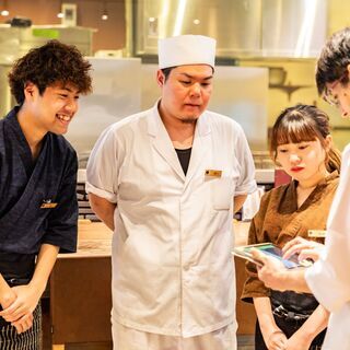 10月から時給UP！ホールスタッフ｜未経験◎まるで美術館⁉︎落ち着いてオシャレなうなぎ専門店の画像