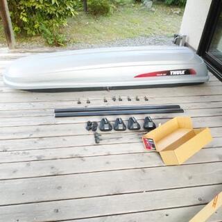 THULE POLAR 500 スーリールーフボックスとルーフ キャリアの画像