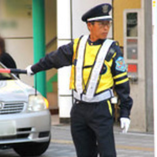 新東名SAの駐車場誘導・警備スタッフ