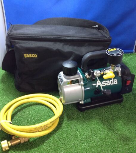 【エコツール岡崎店 新決済機能 あんしん決済に対応】ASADA/アサダ 充電式真空ポンプ 1.5CFM-B　 【愛知県/岡崎市/工具】