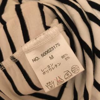 ひらひら袖のボーダートップスの画像
