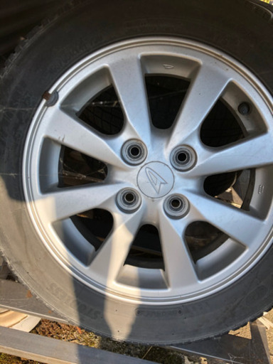 ダイハツ　ムーヴ　純正スタッドレスタイヤ付き