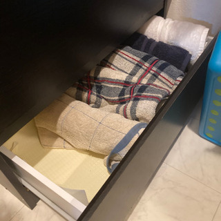 IKEA 三段引き出し棚の画像