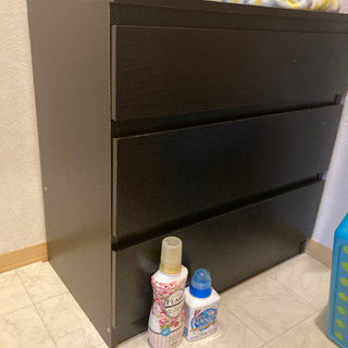 IKEA 三段引き出し棚の画像