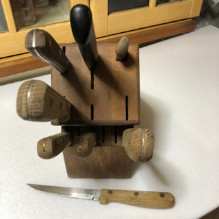 樫の木で作られた包丁収納ボックスの画像