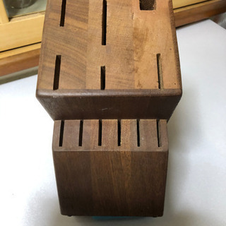 樫の木で作られた包丁収納ボックスの画像