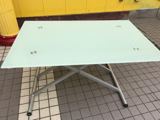 昇降テーブル　ガラステーブル【店頭取引限定】【中古品】早い者勝ち！お得なクーポン配布中！！
