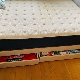  マットレス付きベッドの画像