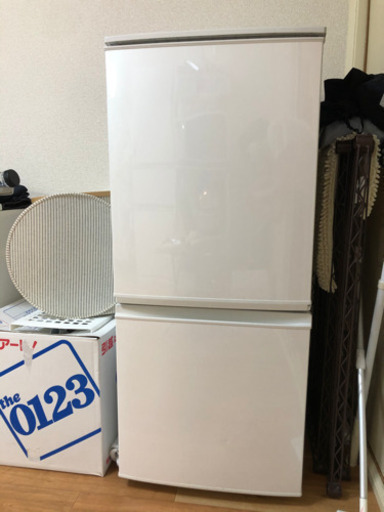 冷蔵庫　一人暮らし向け　シャープ