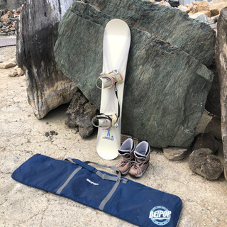 スノーボード、ブーツ、ケース3点セットの画像