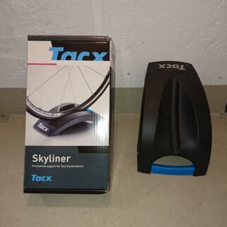 固定ローラー（TACX SIRIUS Soft Gel（タックス　シリウス　ソフトゲル））＋　専用前輪用の台の画像