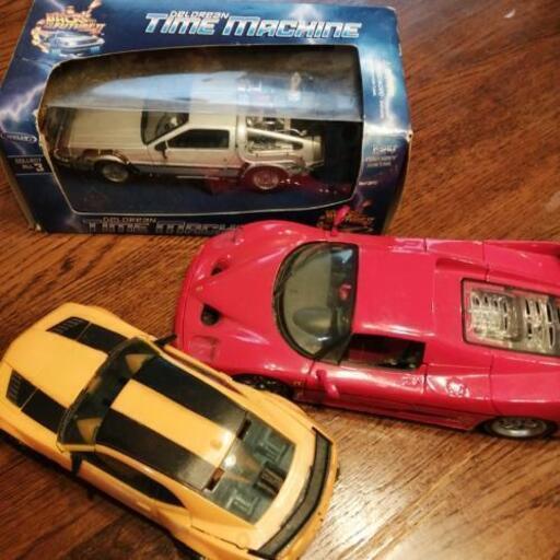 飾れる遊べる車　トランスフォーマー　フェラーリ　バック・トゥ・ザ・フューチャー