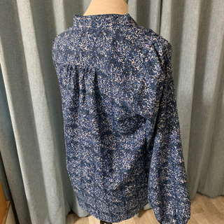 青 薄手 ブラウスの画像