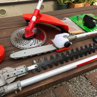 未使用品 1台4役 草刈機・バリカンヘッジトリマー・チェーンソー・ナイロンカッター機能を備えています。