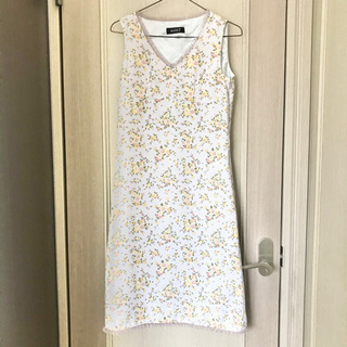 花柄　ノースリーブ　ワンピース