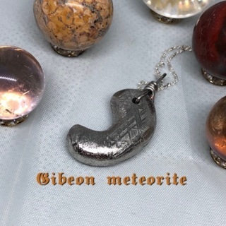 隕石ギベオン✳︎勾玉✳︎シルバーネックレス