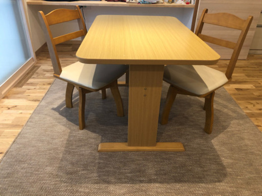 【決まりました！】ダイニングテーブル　(椅子はつきません)