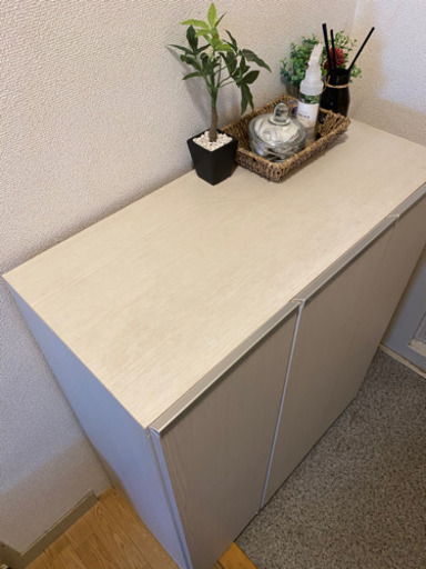 取引中　シューズボックス　白　木目　シンプルなデザイン