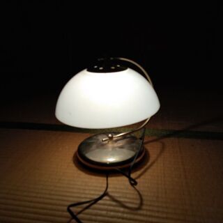 ベッドサイドスタンド　差し上げます