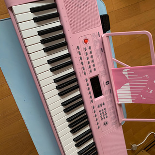 電子ピアノ　ピンク