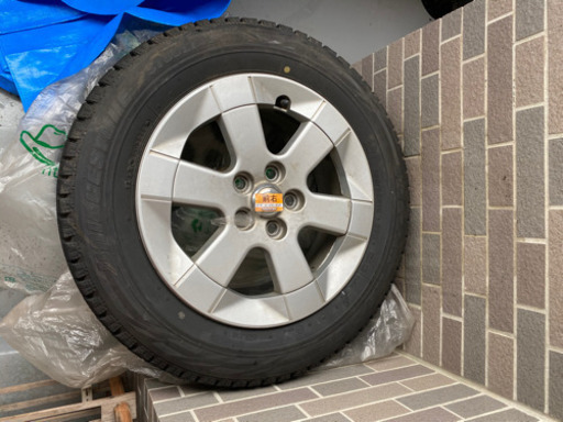 スタッドレスタイヤ  取りに来れる方のみ