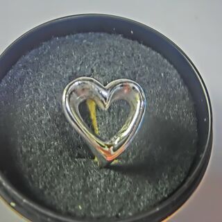 ★ハート型リング、銀製品、、ｓｉｌｖｅｒ９２５刻印、ケース入り★👉お手数おかけしたします、プロフィ―ル必読です。の画像