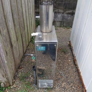 ボイラー給湯器になります。