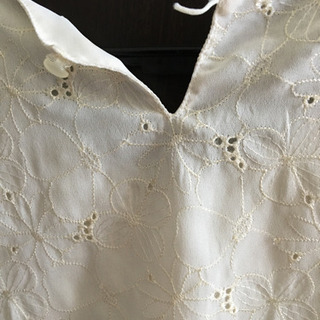 差し上げます　花柄トップスの画像